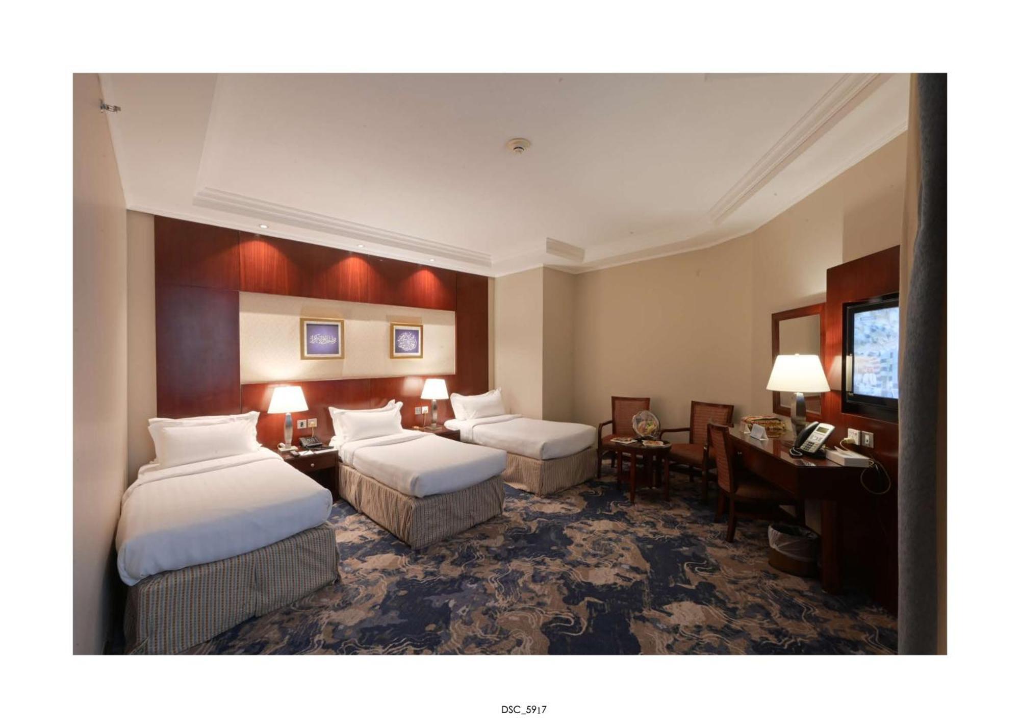 Emaar Royal Hotel Medina Esterno foto A room at the hotel