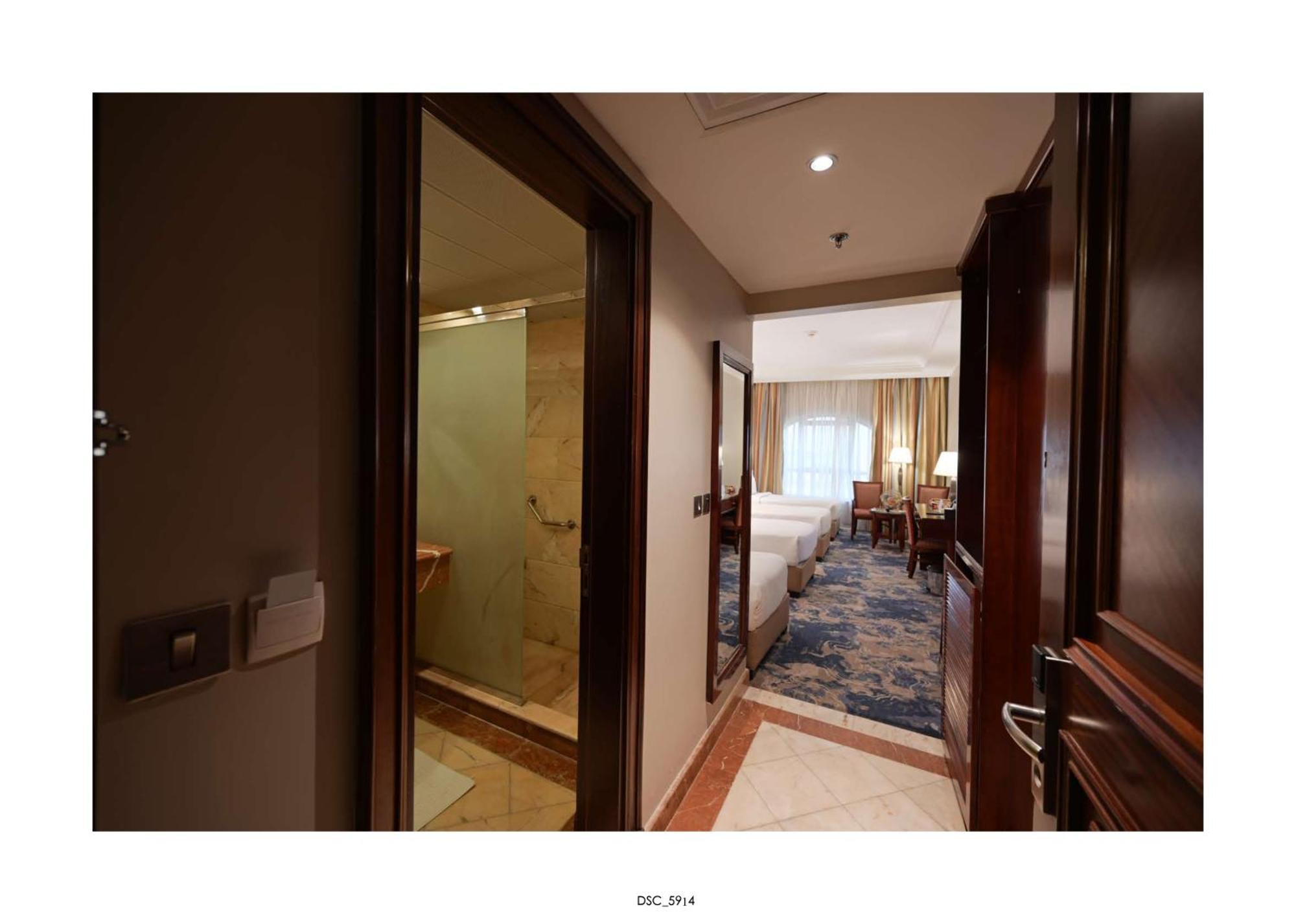 Emaar Royal Hotel Medina Esterno foto A guest room at the hotel