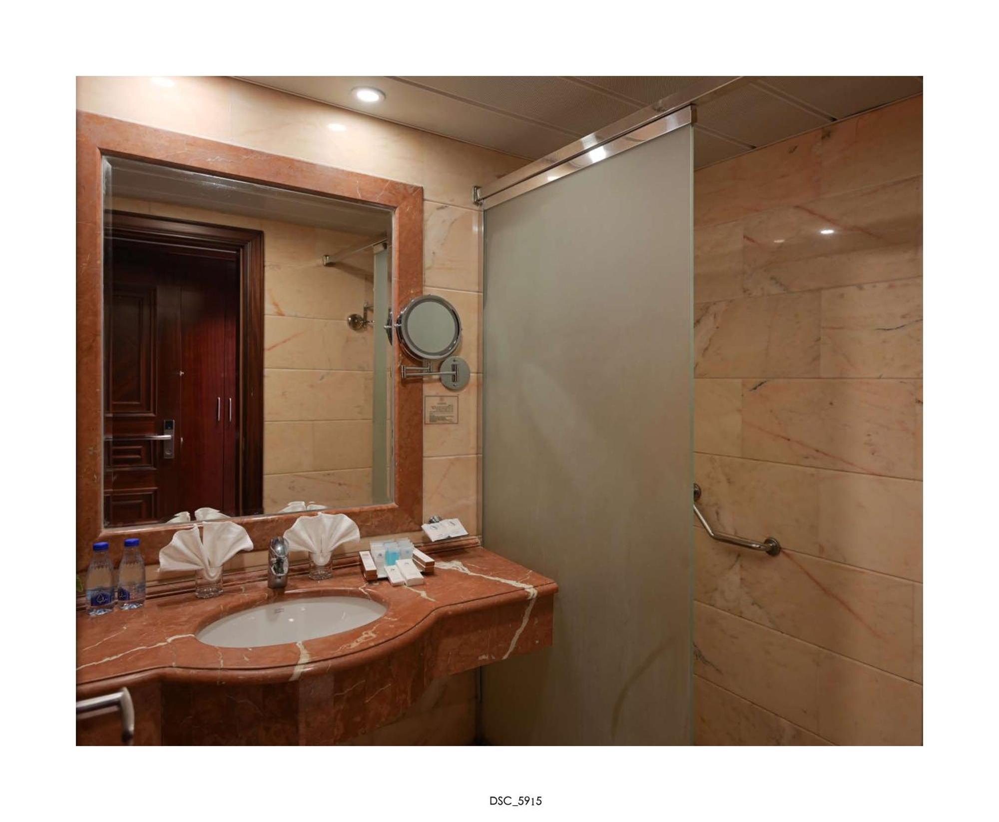 Emaar Royal Hotel Medina Esterno foto Bathroom