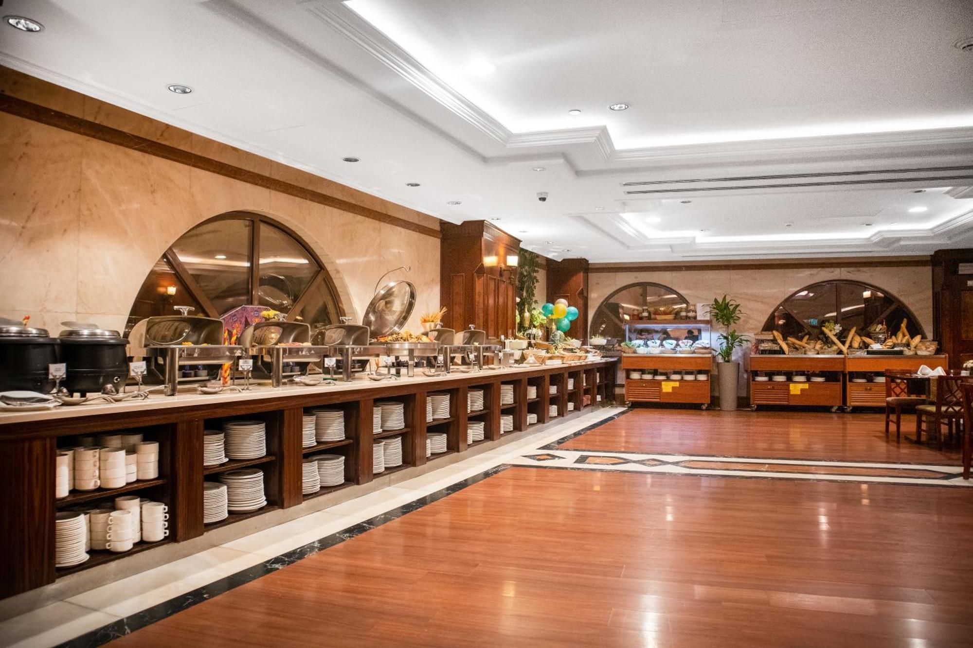Emaar Royal Hotel Medina Esterno foto The buffet at the hotel