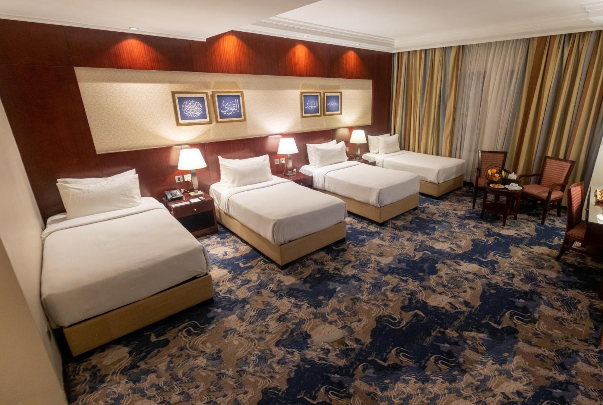 Emaar Royal Hotel Medina Esterno foto A room at the hotel