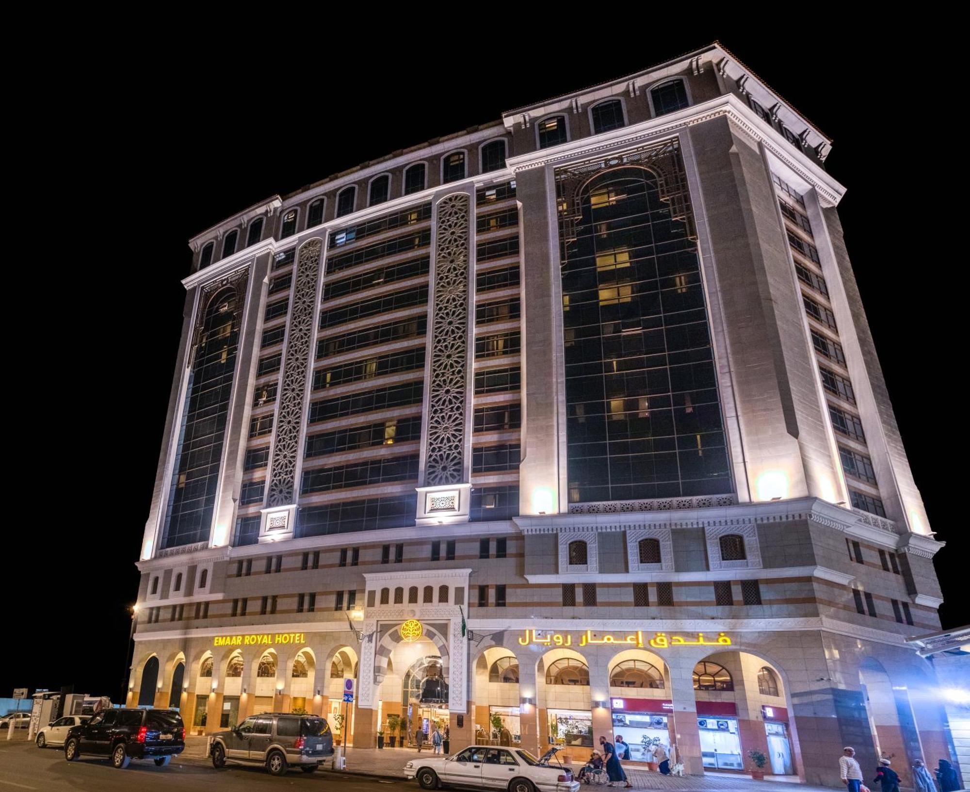 Emaar Royal Hotel Medina Esterno foto The hotel at night