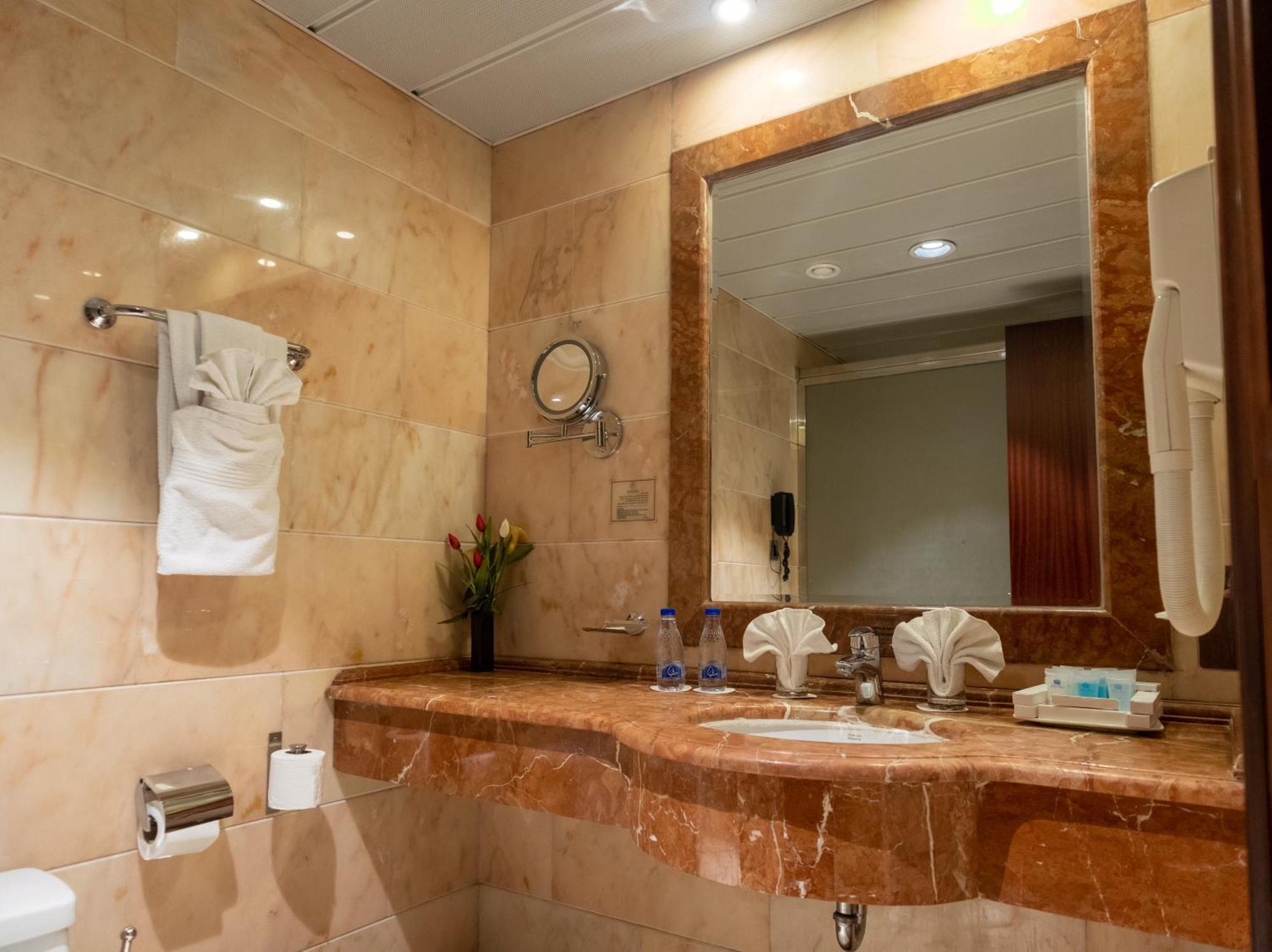 Emaar Royal Hotel Medina Esterno foto Bathroom