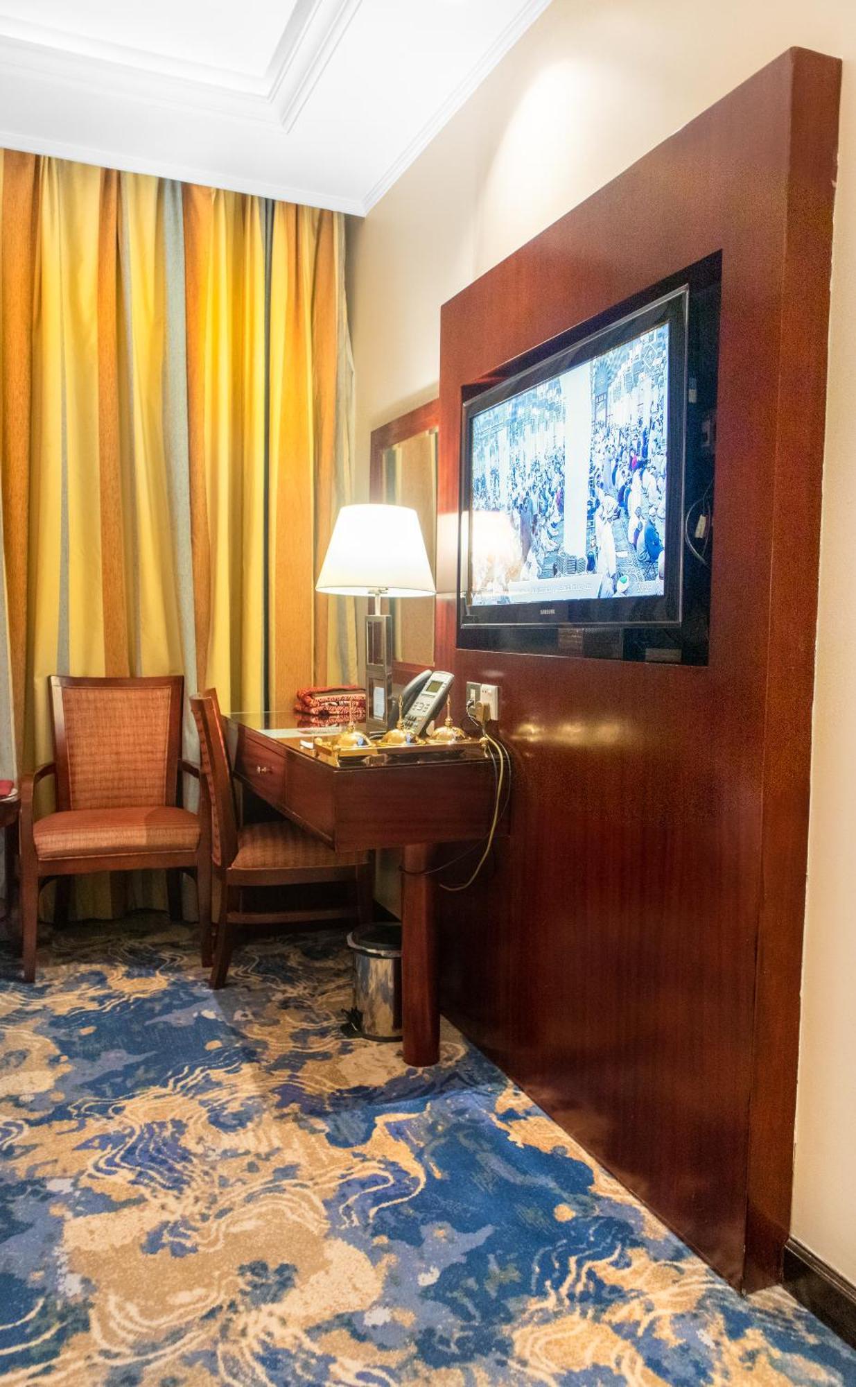 Emaar Royal Hotel Medina Esterno foto A room at the hotel