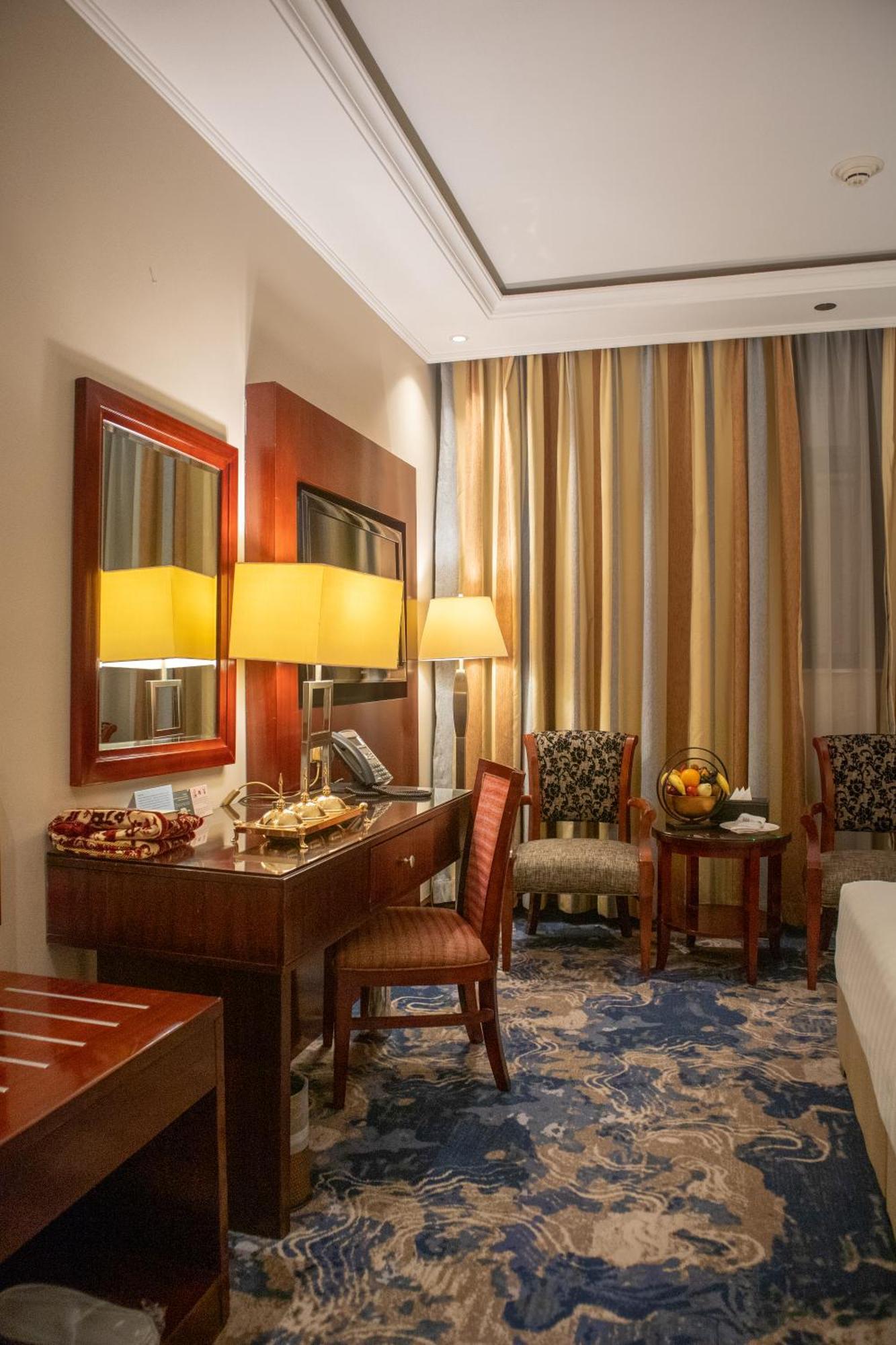 Emaar Royal Hotel Medina Esterno foto A room at the hotel