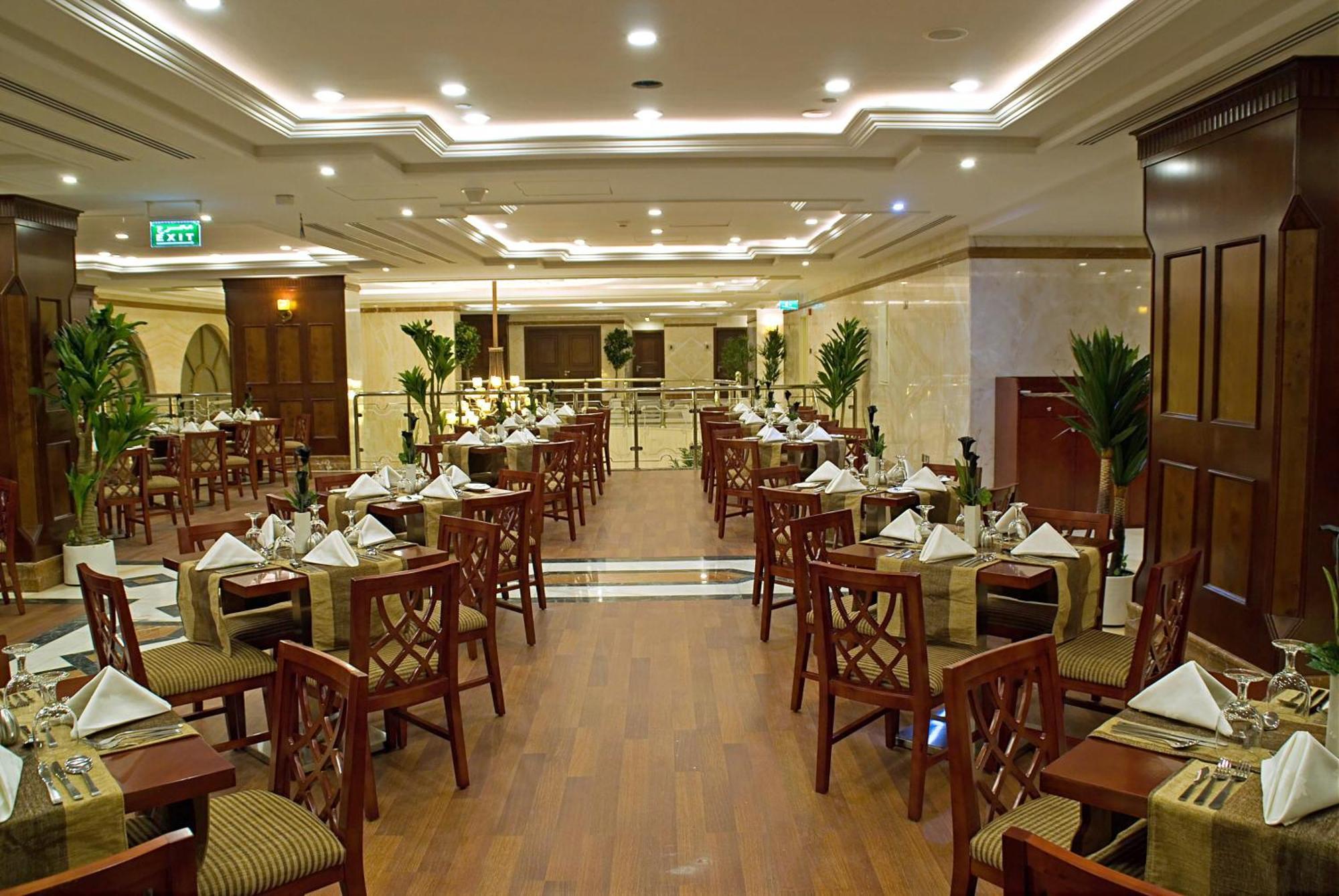 Emaar Royal Hotel Medina Esterno foto The restaurant