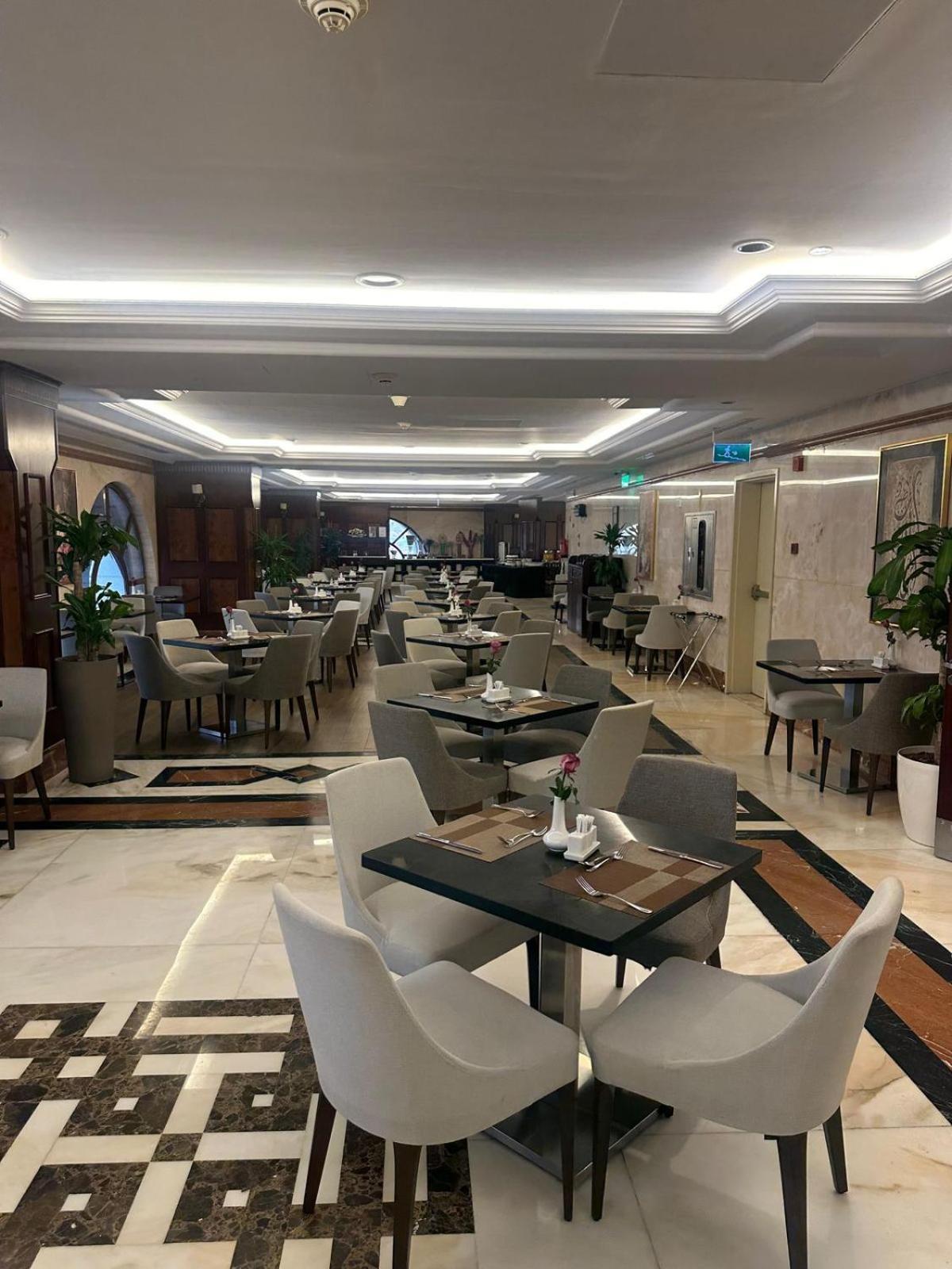 Emaar Royal Hotel Medina Esterno foto The lounge at the airport