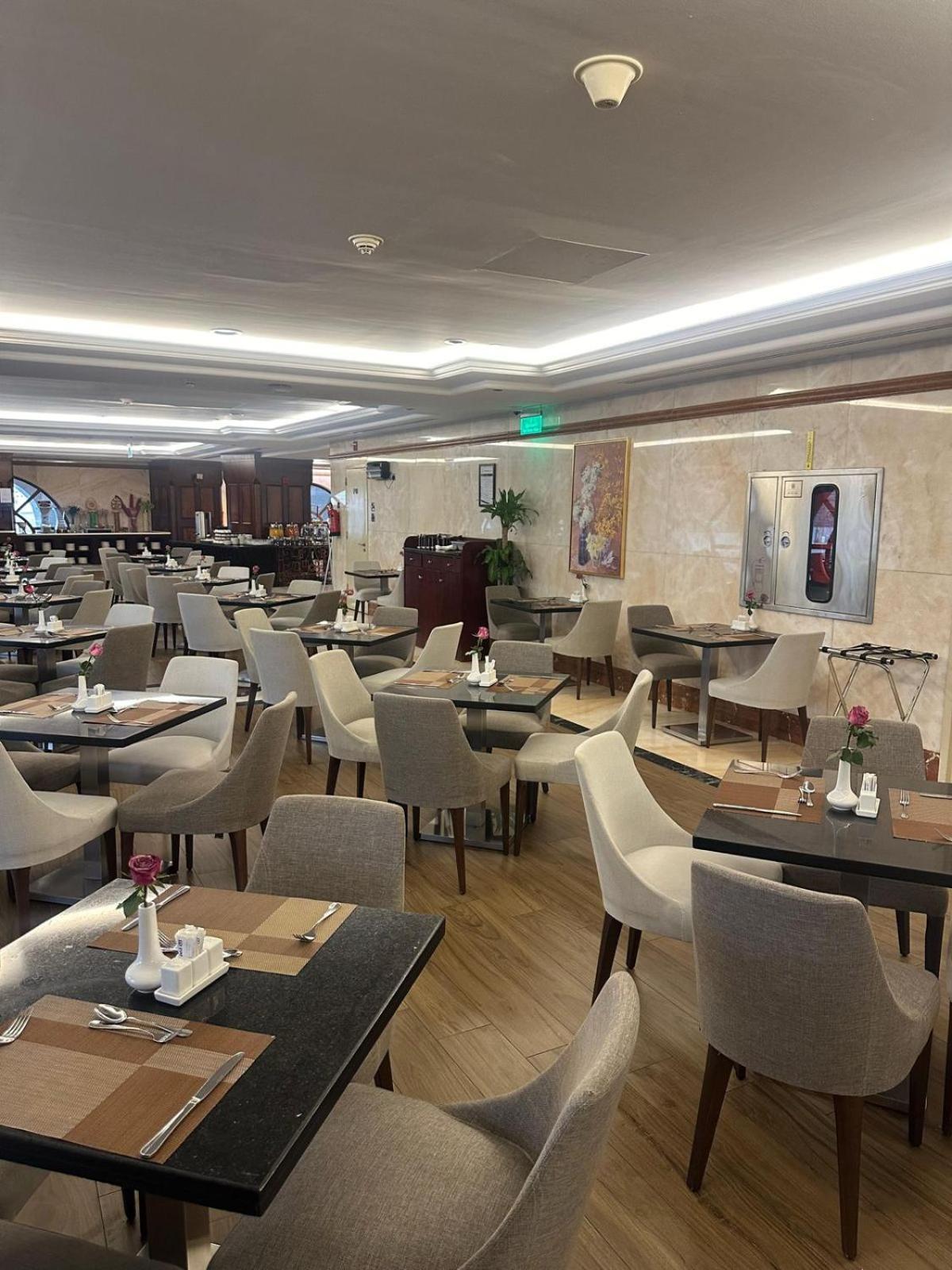 Emaar Royal Hotel Medina Esterno foto The lounge at the airport