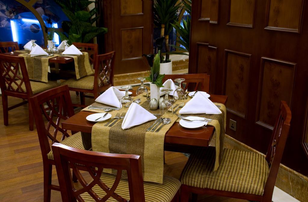 Emaar Royal Hotel Medina Esterno foto A table set for fine dining